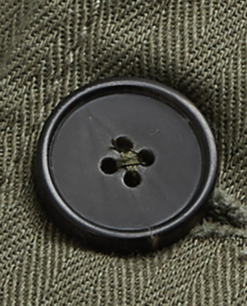 The Kooples HERREN OLIVE NIGHT khakifarbenes hemd mit leopardenfutter