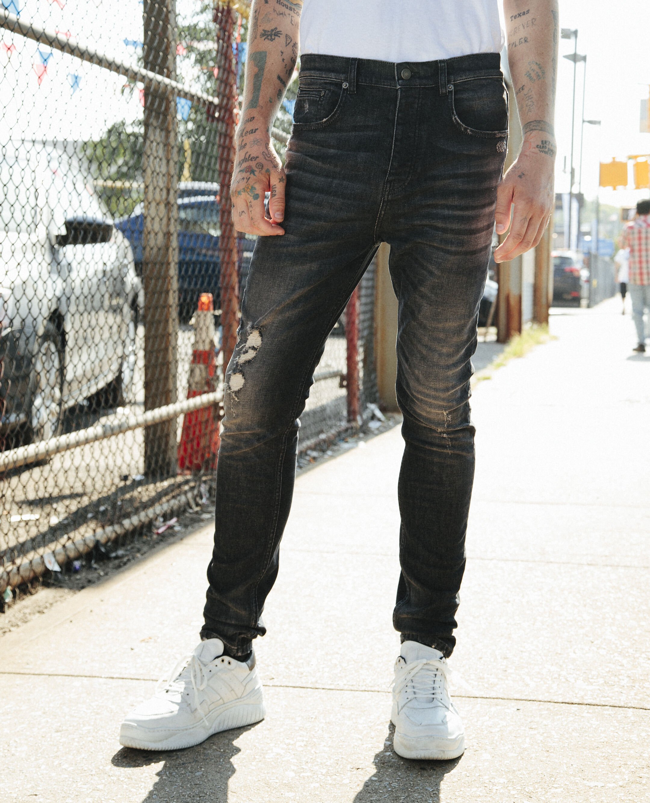 Tapered 2025 ripped jeans