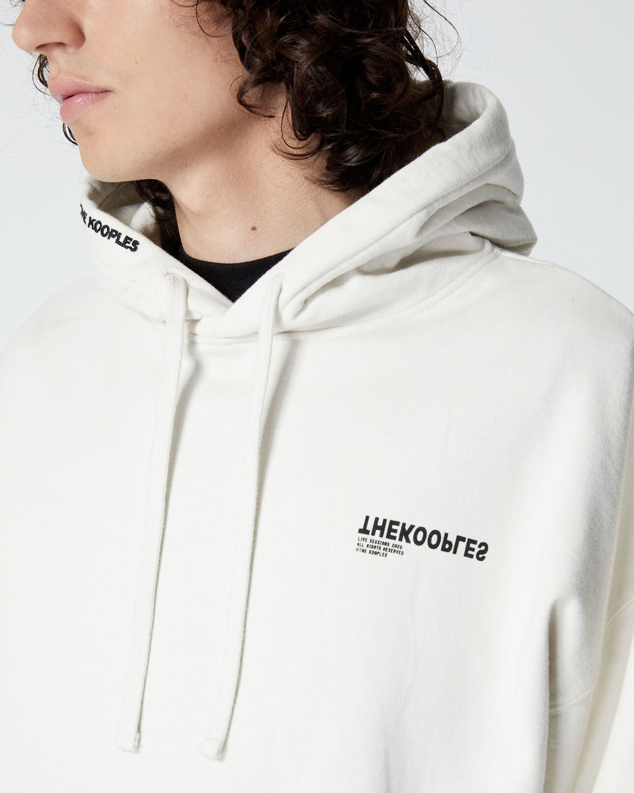 The Kooples HOMME OFF WHITE sweat à capuche écru brodé the kooples