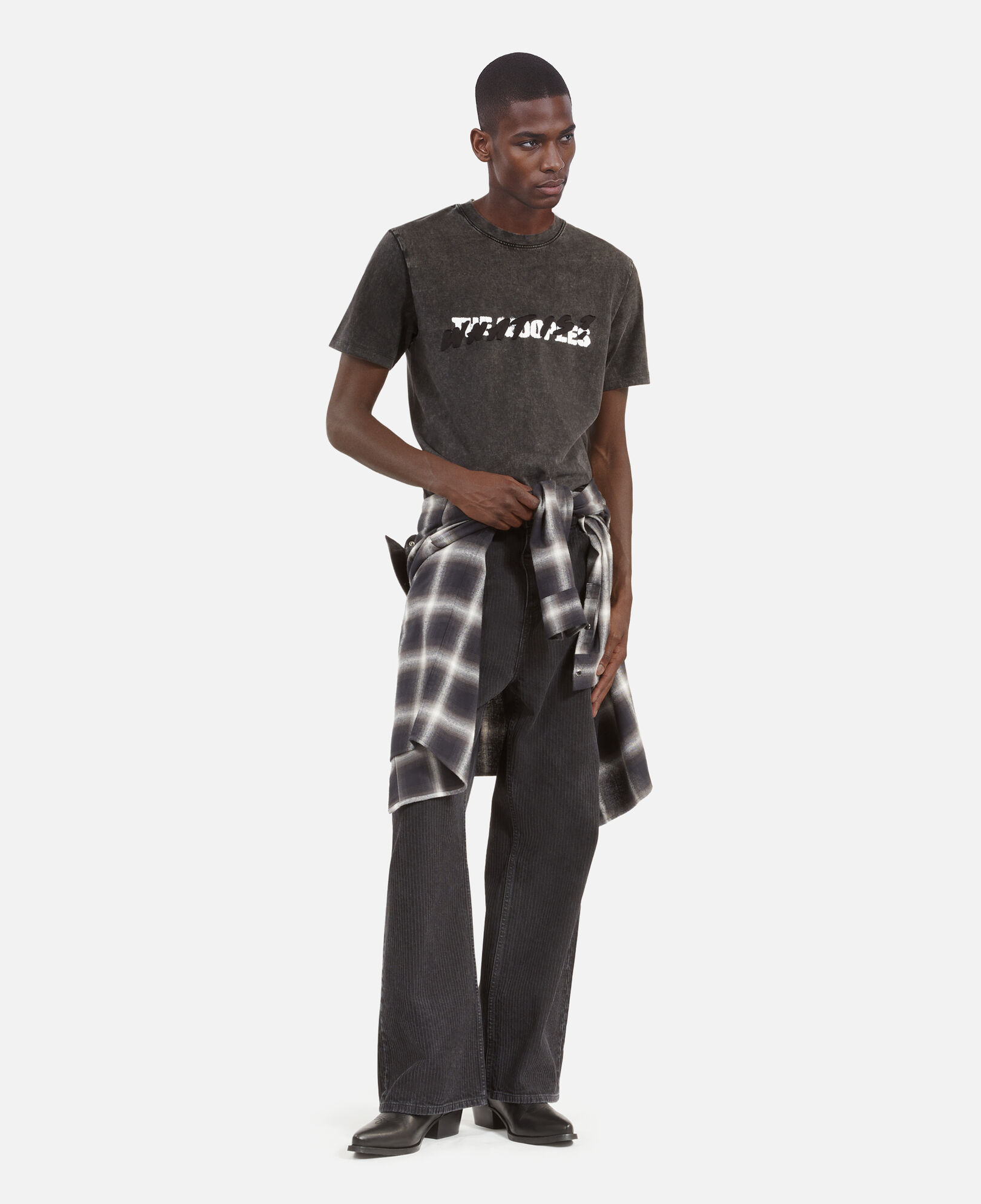 The Kooples HERREN BLACK WASHED schwarzes t-shirt mit „what is“-schriftzug