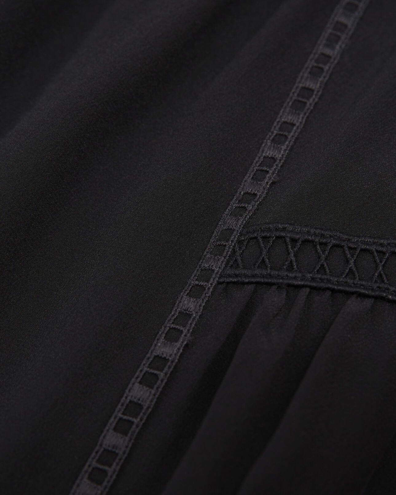 The Kooples FEMME BLACK jupe soie noire courte à détail gallon