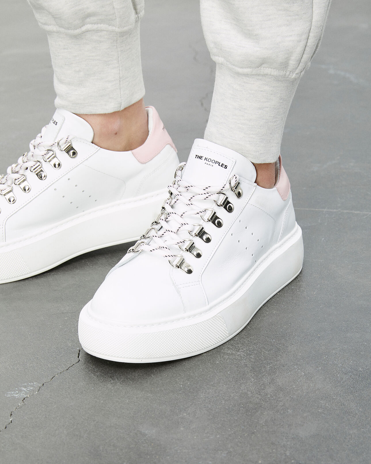 The Kooples FEMME WHITE PINK baskets blanches cuir à détails roses