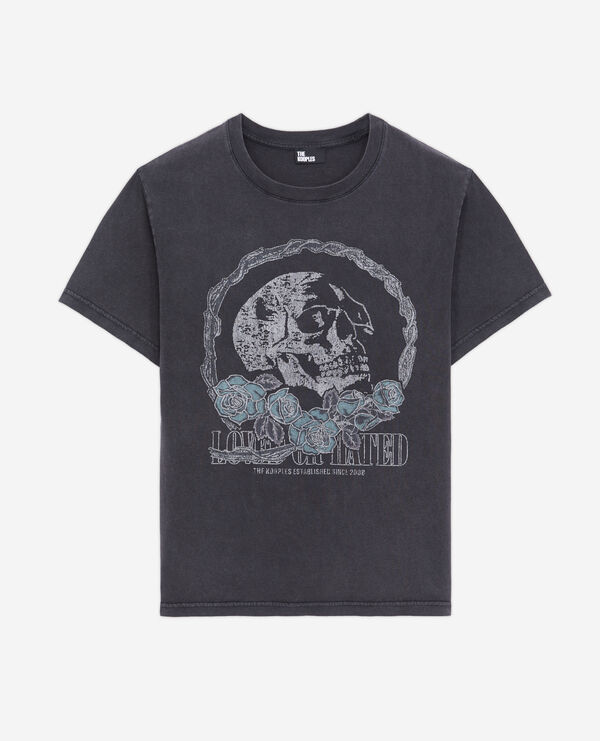 black t-shirt with vintage skull serigraphy