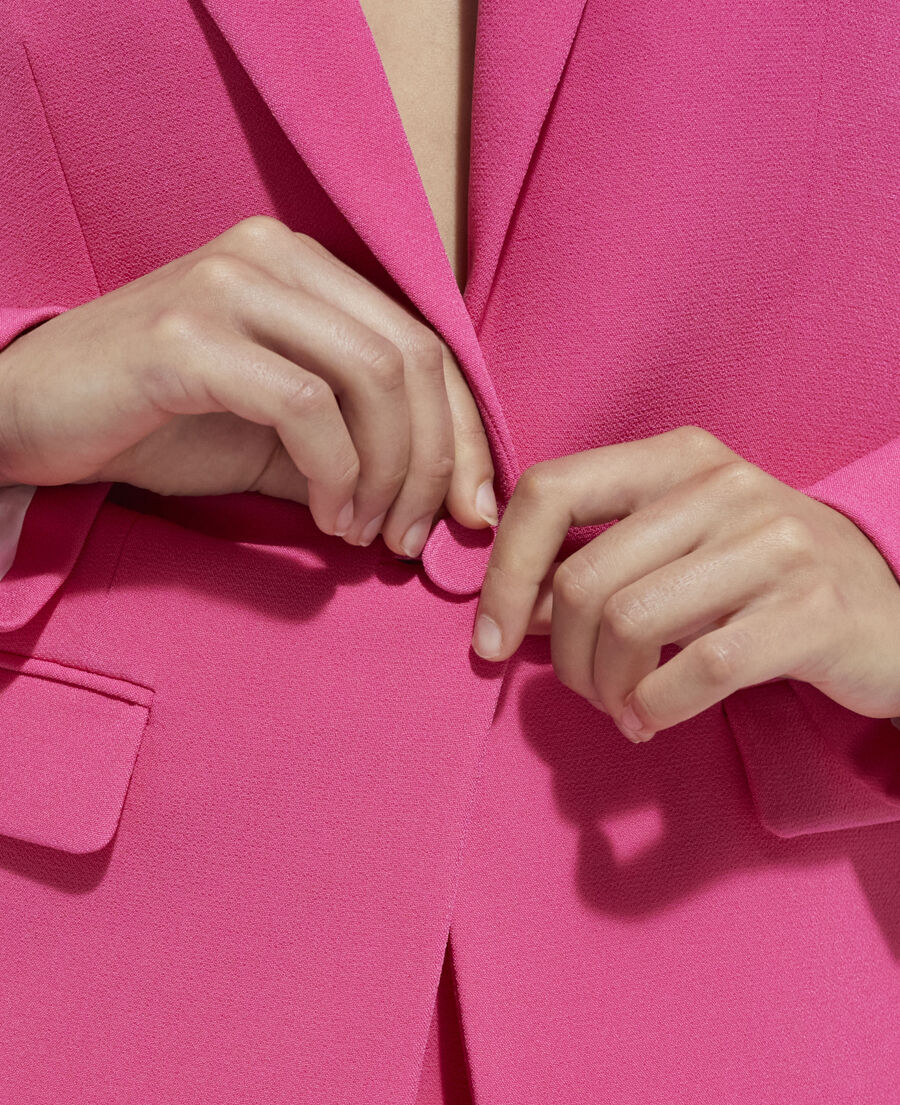 chaqueta elegante rosa vivo