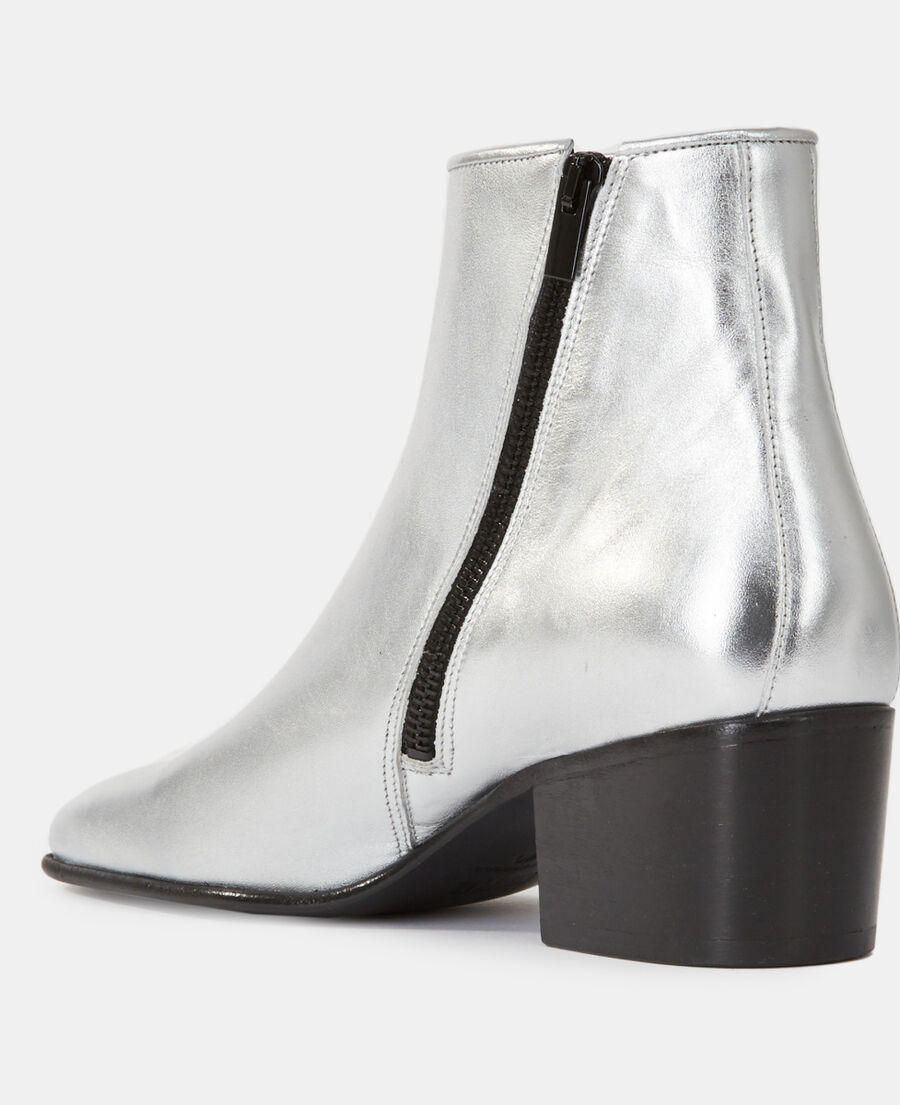 botas piel plateadas