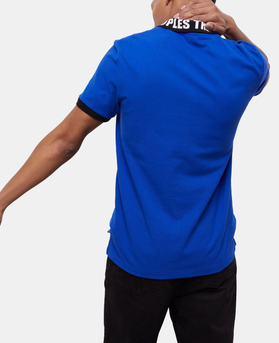 blaues poloshirt