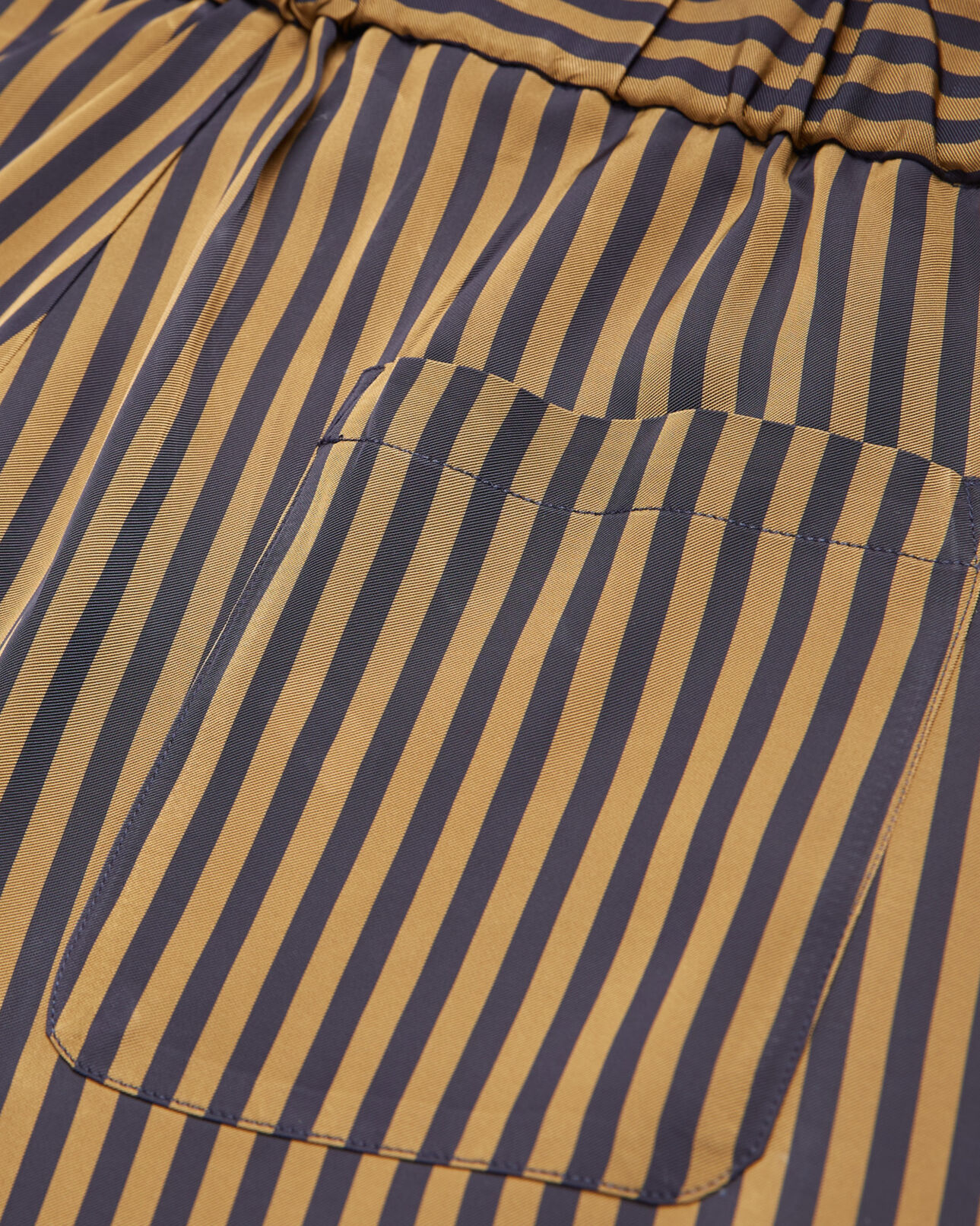 The Kooples HOMME NAVY / BROWN short bleu marine fluide à rayures
