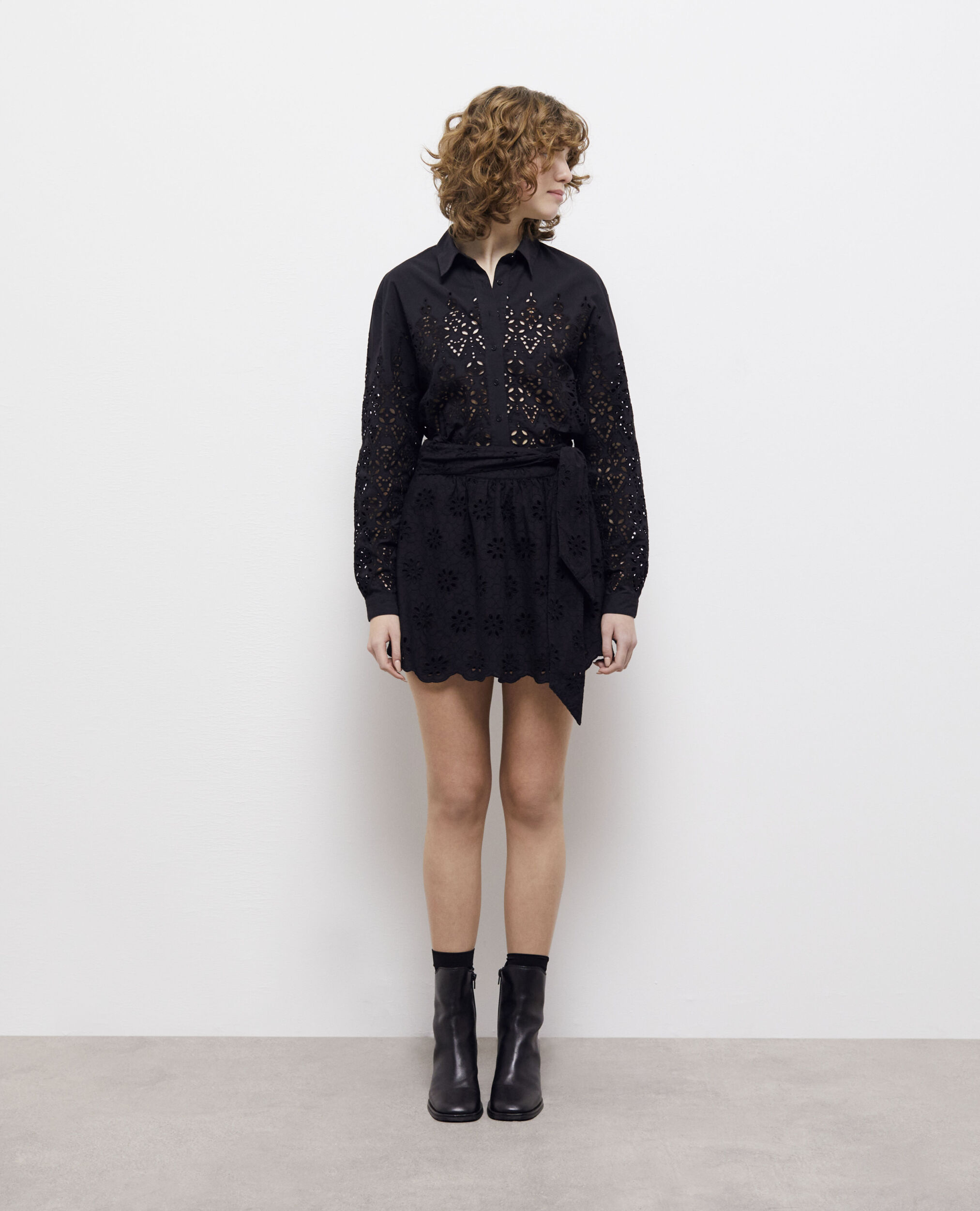 Jupe courte noire en broderie Anglaise, BLACK, hi-res image number null