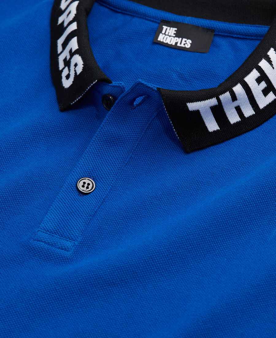 blaues poloshirt