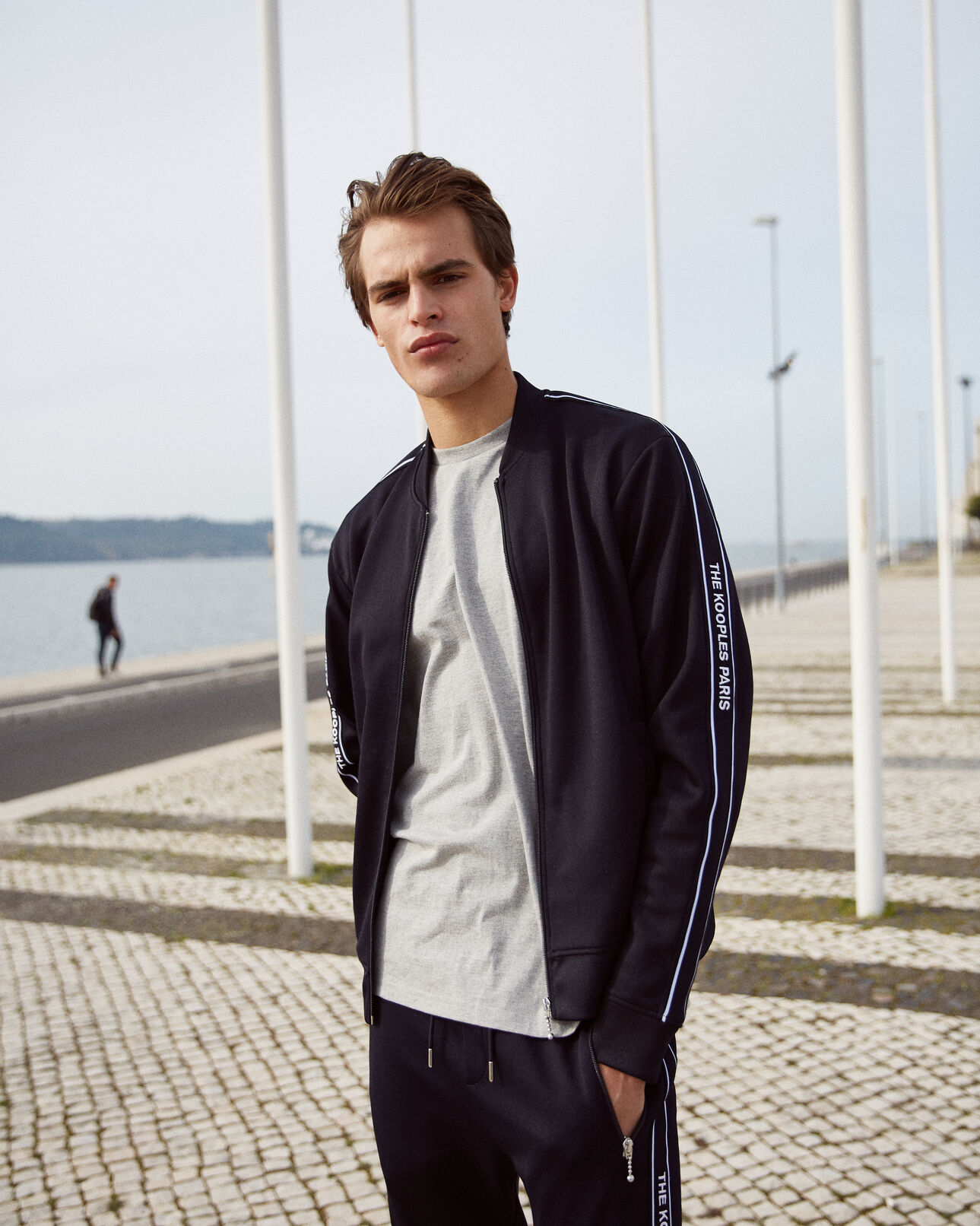The Kooples HOMME NAVY sweat zippé bleu marine à col teddy et bande avec logo
