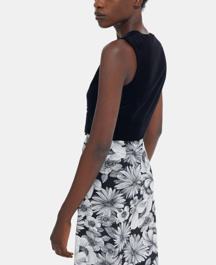 langes seidenkleid mit blumenmotiv