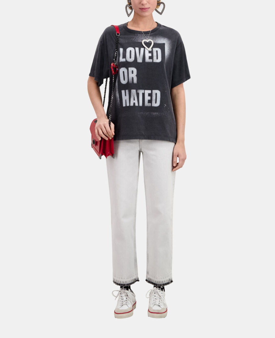 schwarzes t-shirt damen mit „loved or hated“-siebdruck