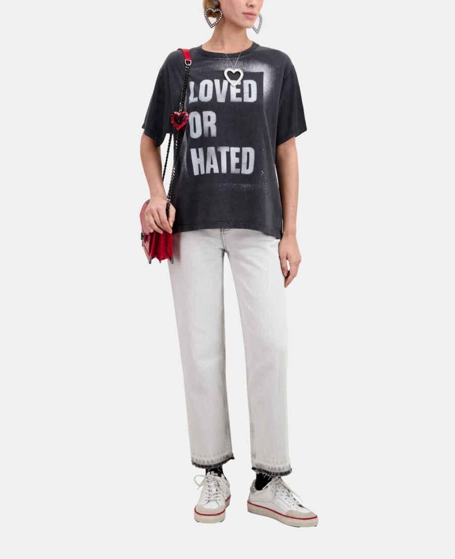 schwarzes t-shirt damen mit „loved or hated“-siebdruck