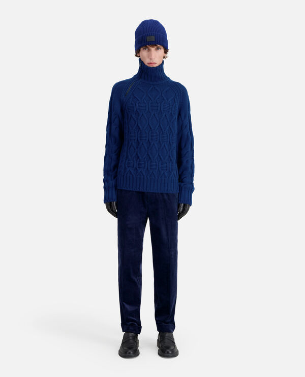 pull bleu en laine torsadée avec zip
