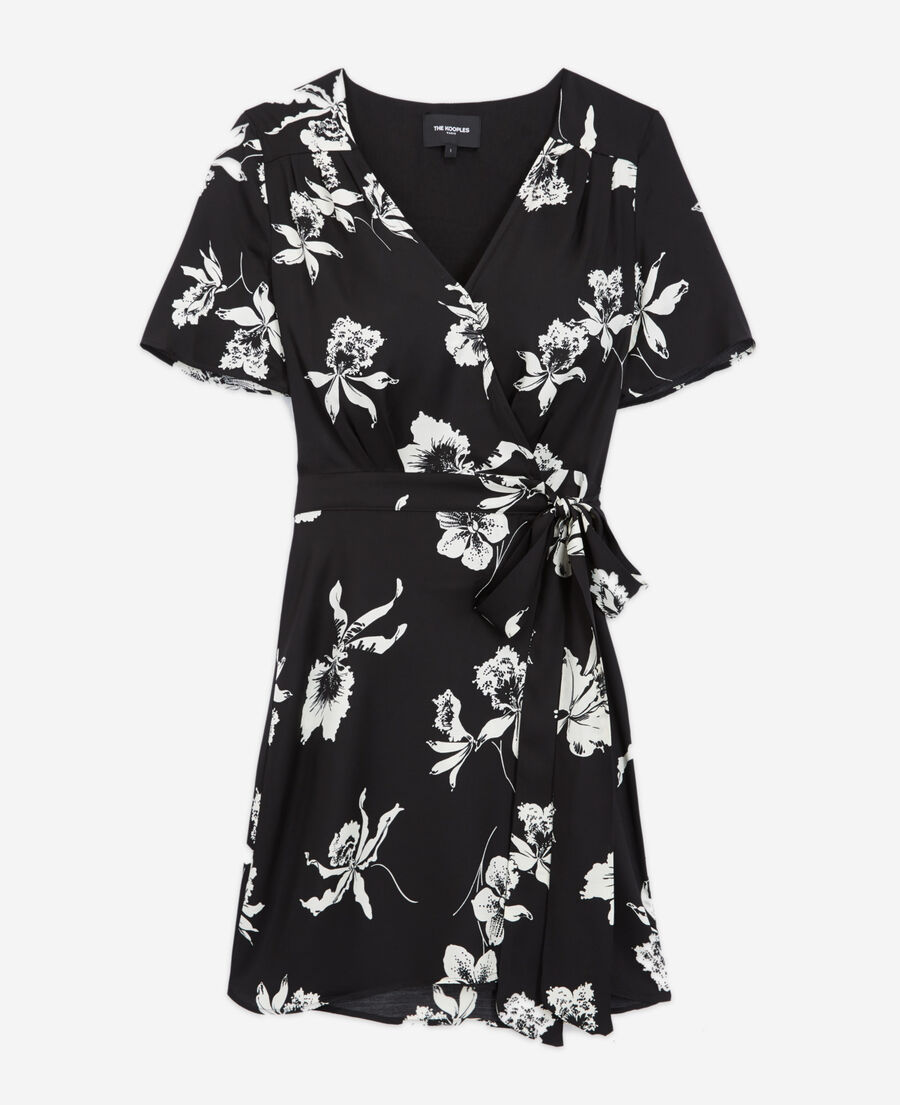 vestido negro corto cuello v estampado floral
