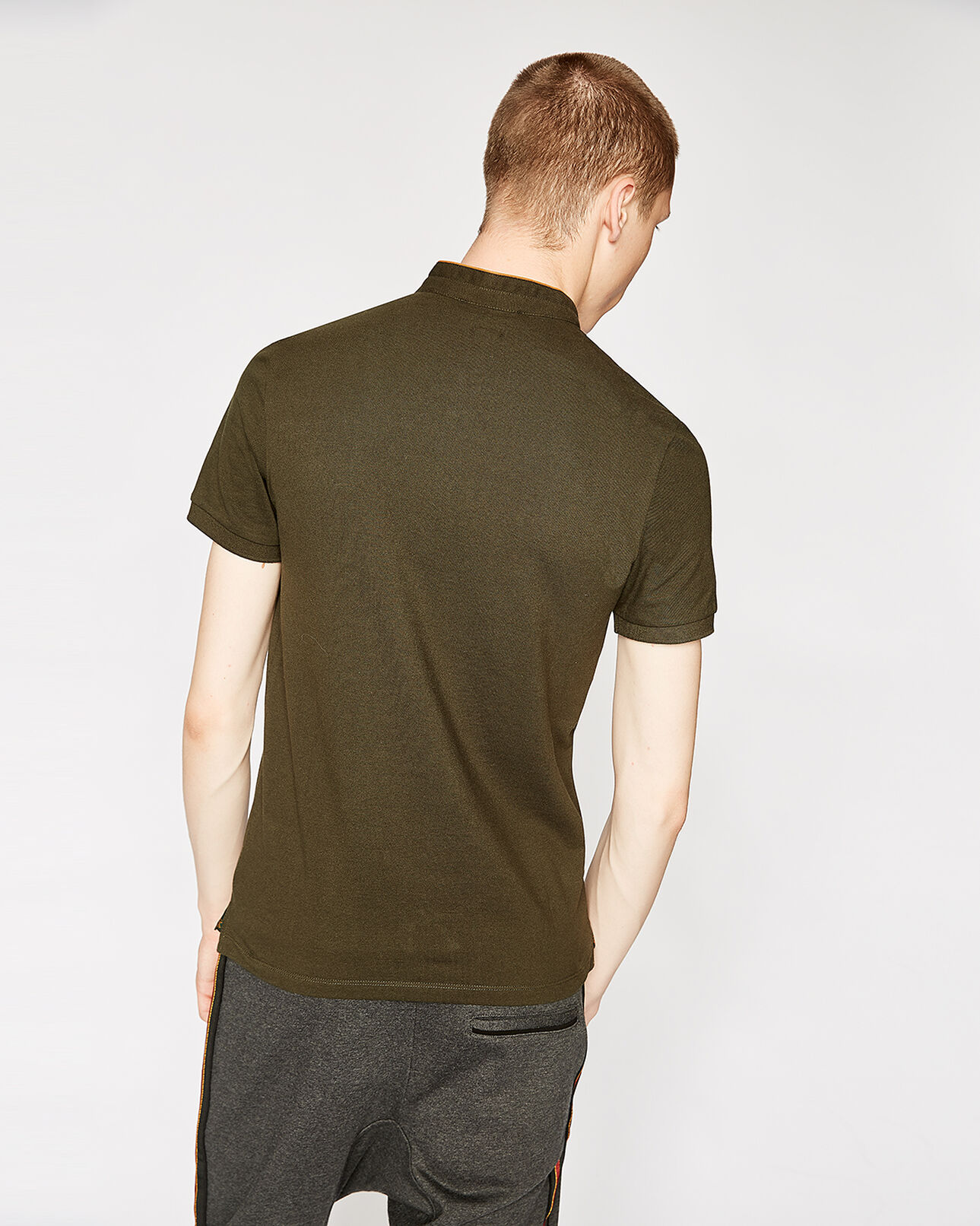 The Kooples HOMME ROBIN GREEN / DIJON polo coton vert forêt détails bleu marine