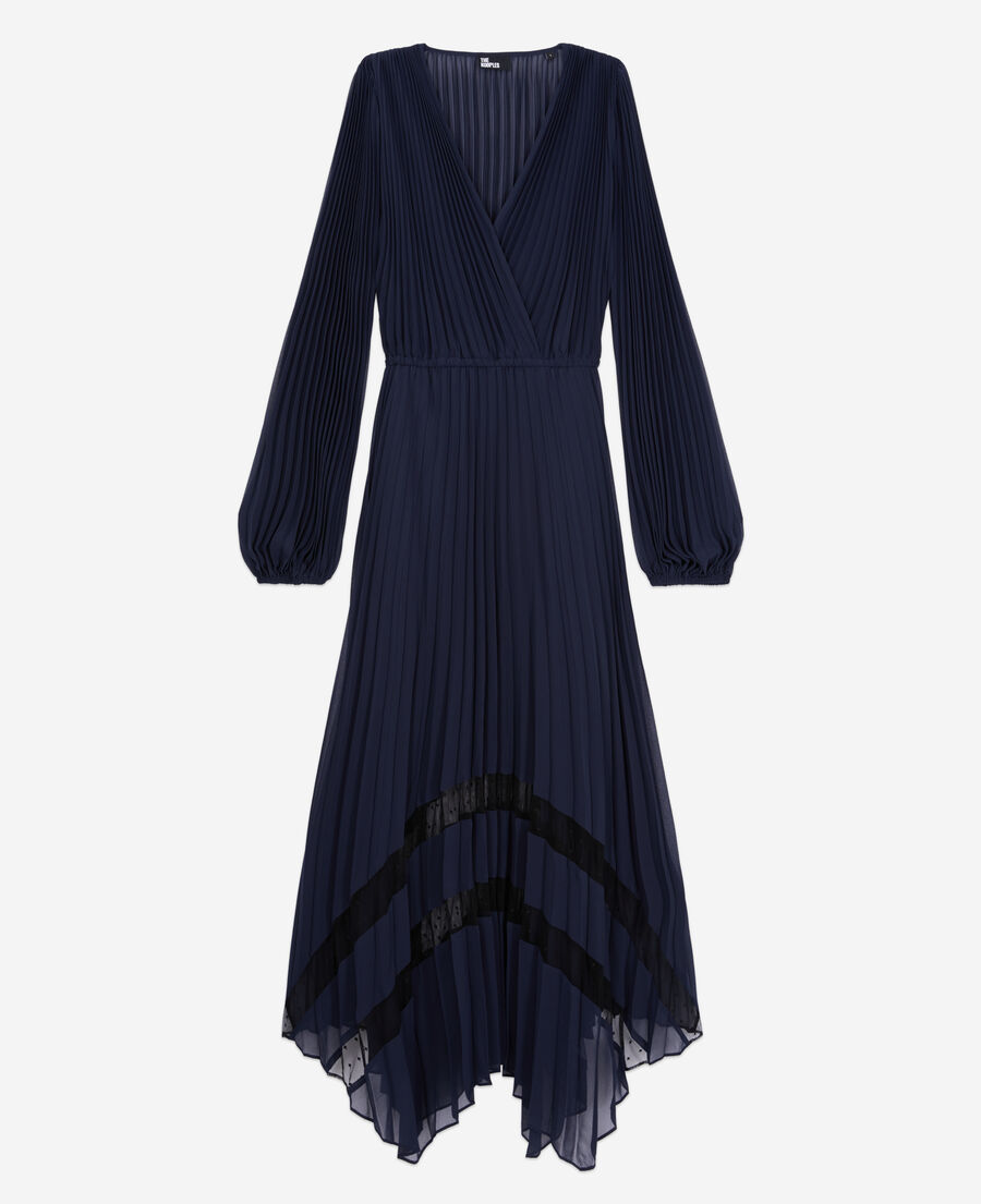 langes marineblaues kleid mit plissierung