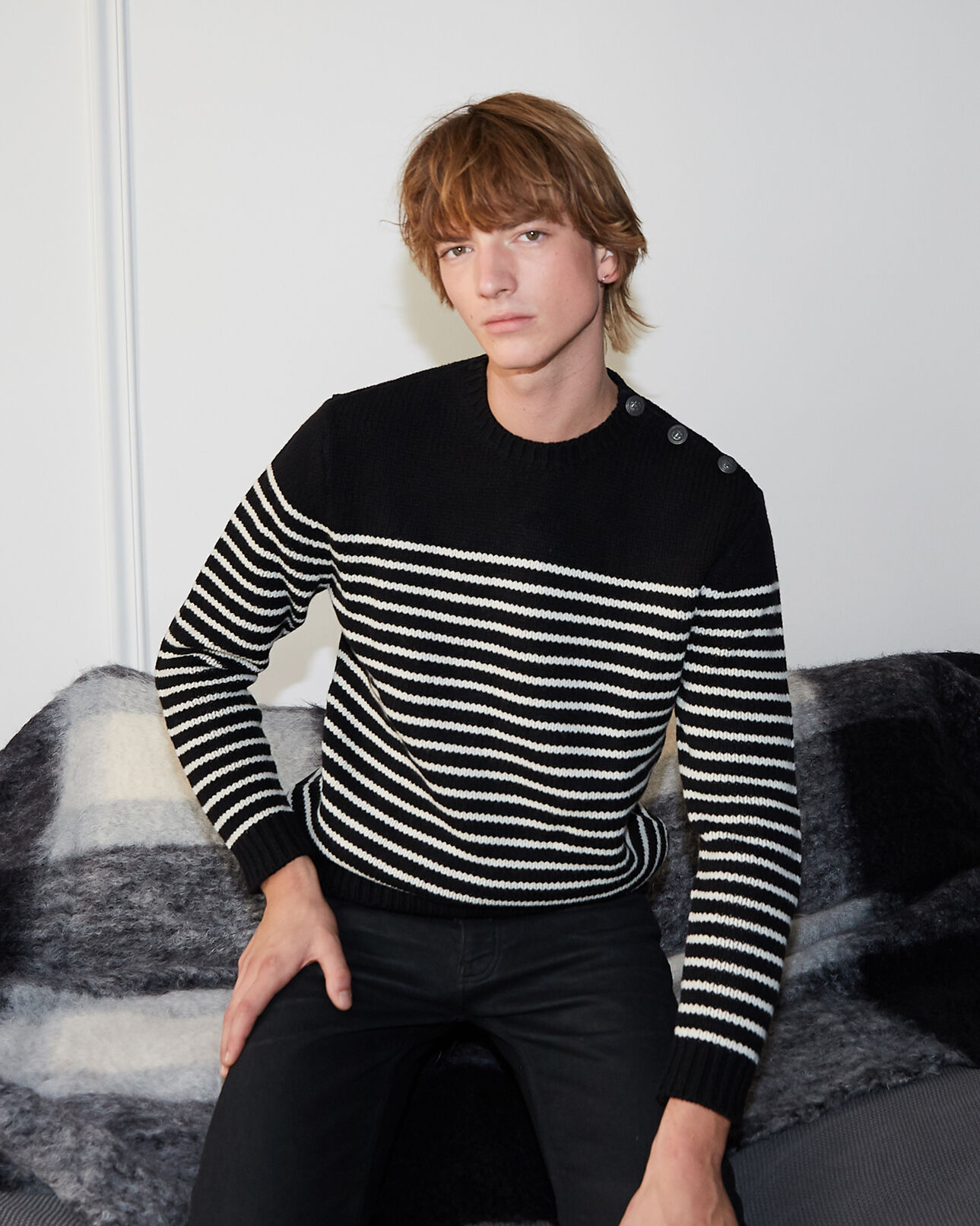 The Kooples HERREN ECRU BLACK STRIPES gestreifter pullover aus wolle mit knöpfen