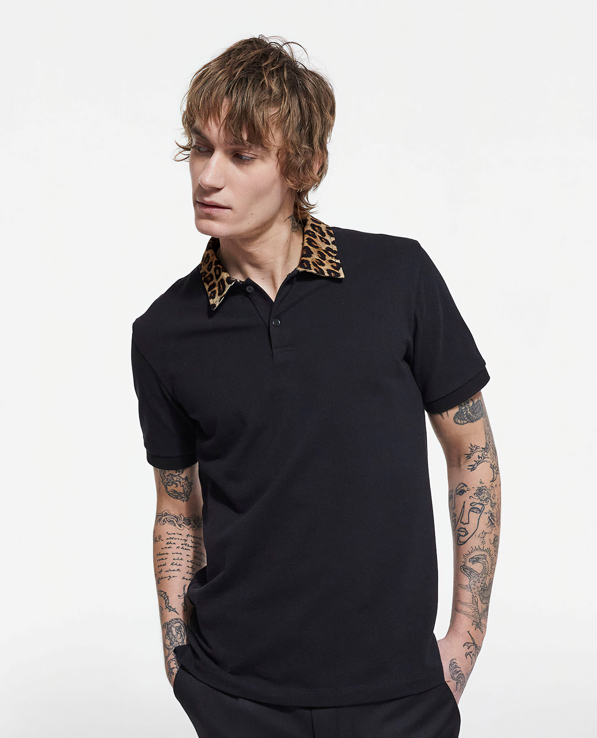 Polo with leopard print collar