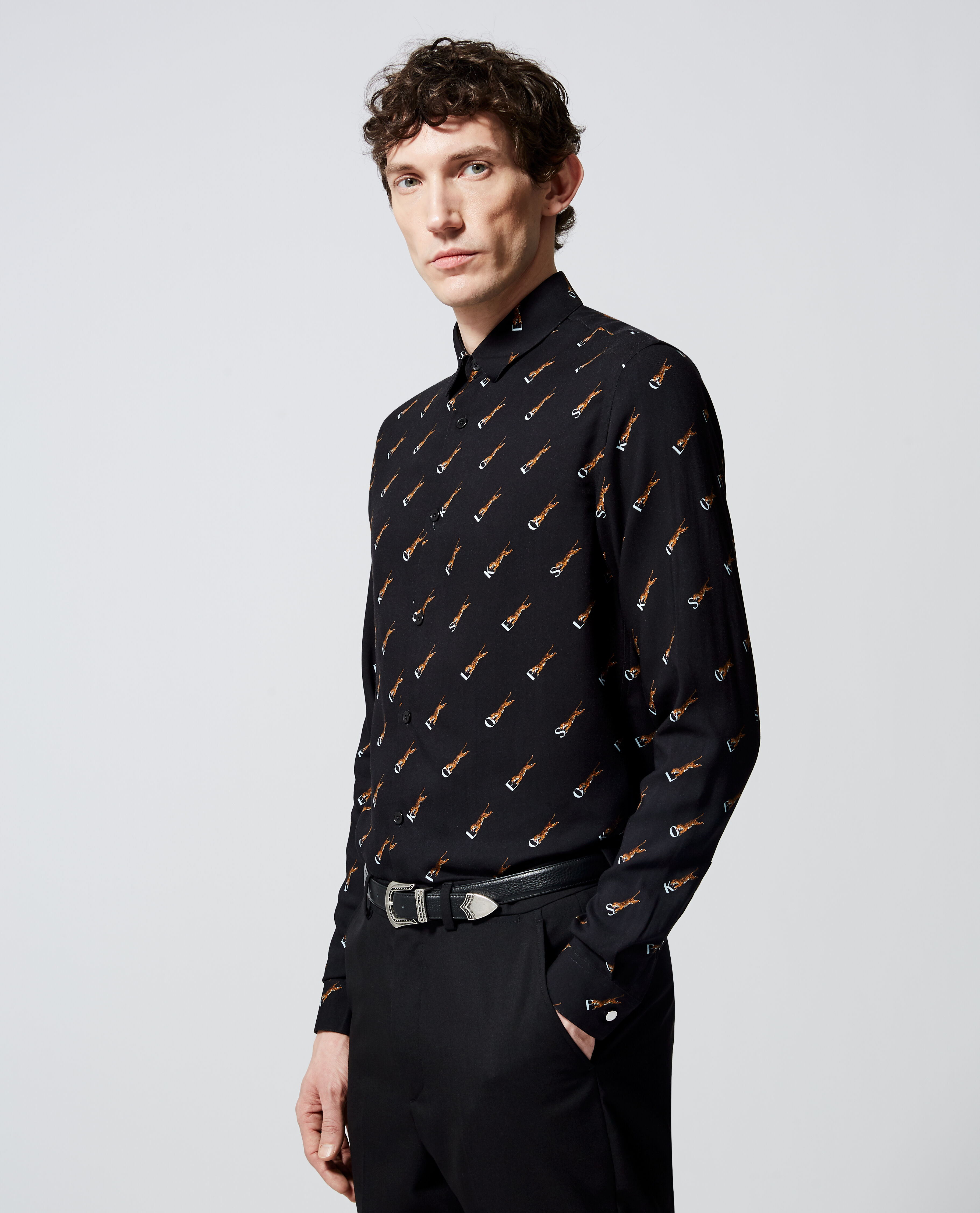 Camisa store negra balenciaga