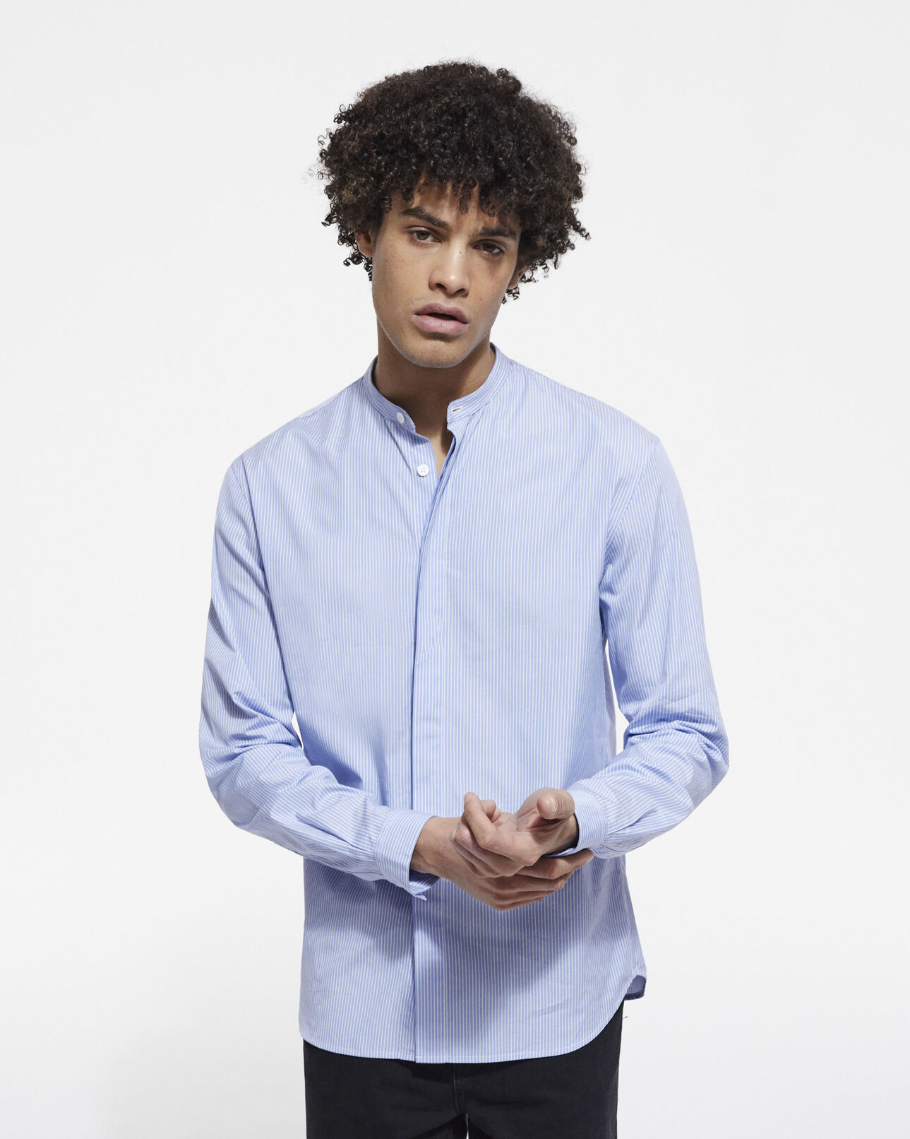 The Kooples HERREN WHITE / SKY BLUE blaues hemd mit streifen und stehkragen