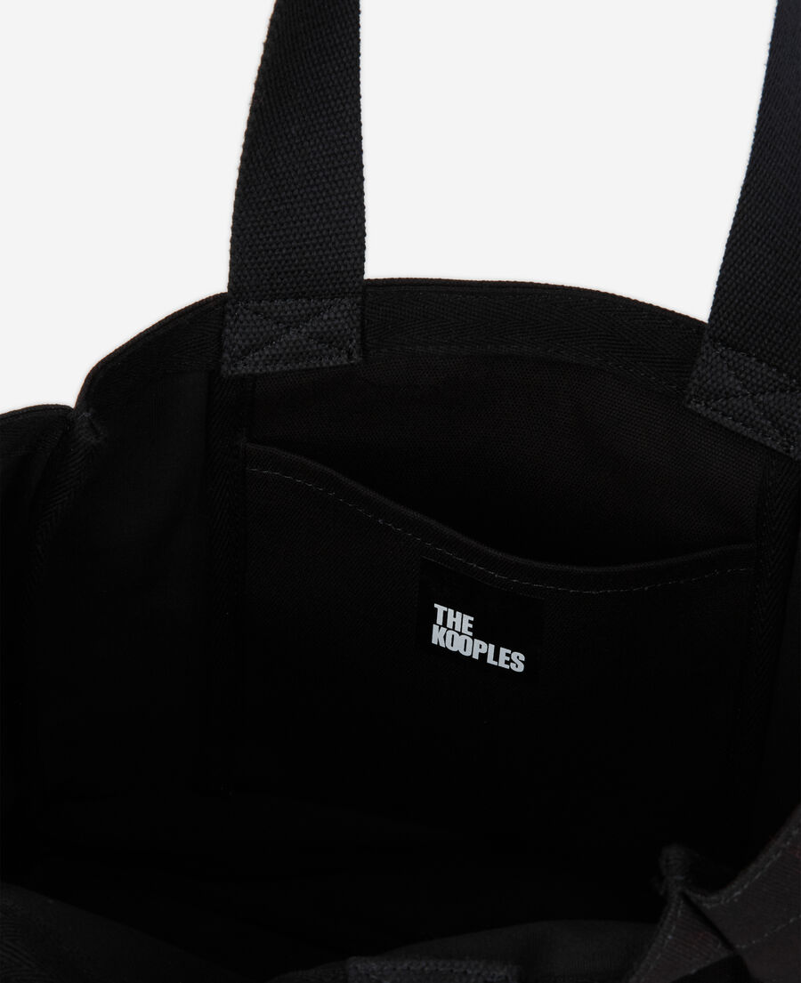 pequeño bolso capazo negro bordados logotipo