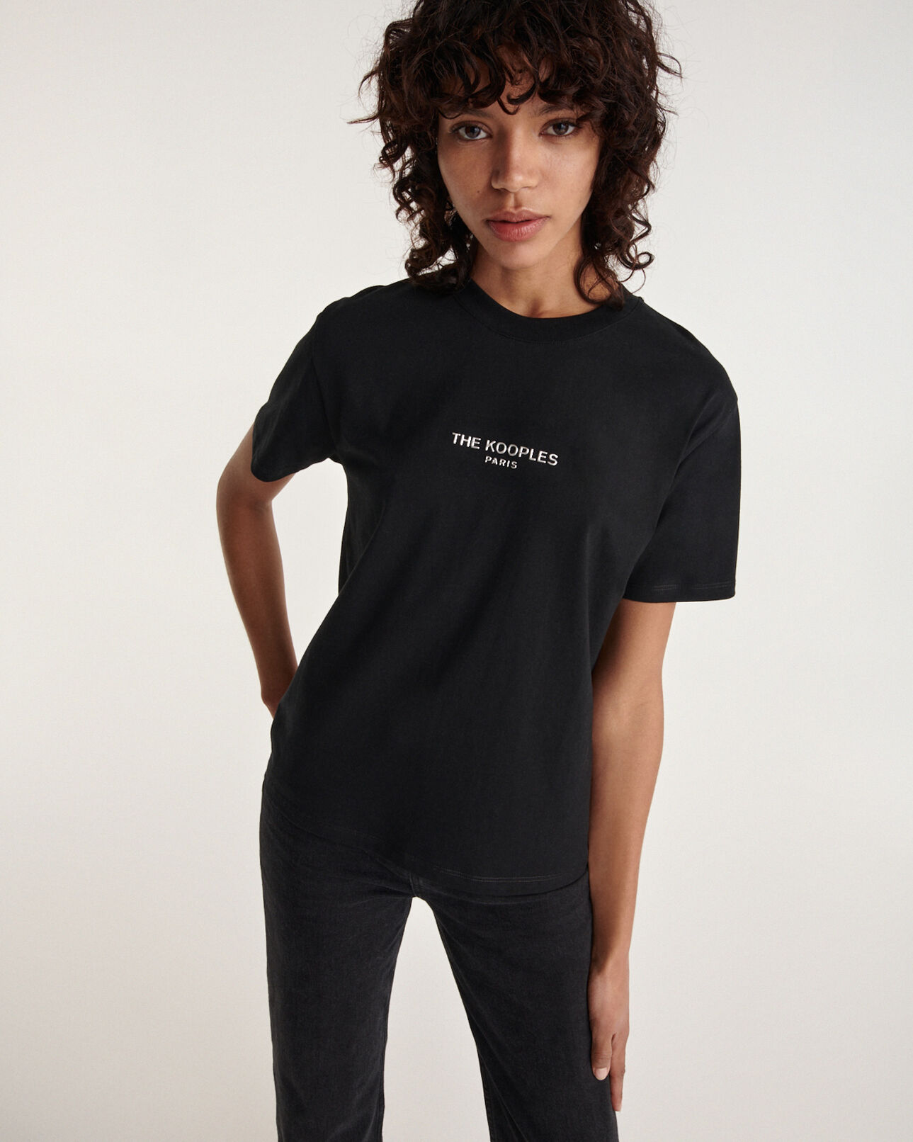 The Kooples FEMME BLACK t-shirt noir coton à logo argenté