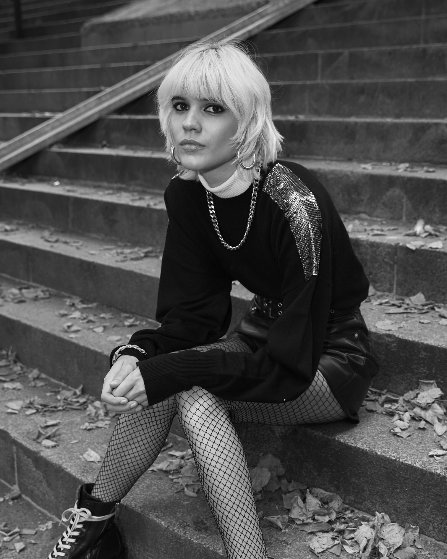 Black cashmere sweater with chain mail detail, BLACK, hi-res image number null
