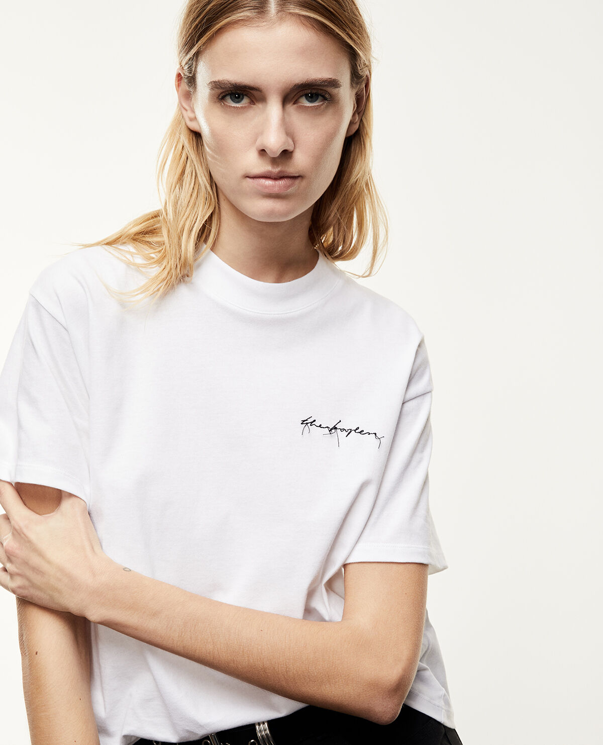 Camiseta hotsell blanca bordada