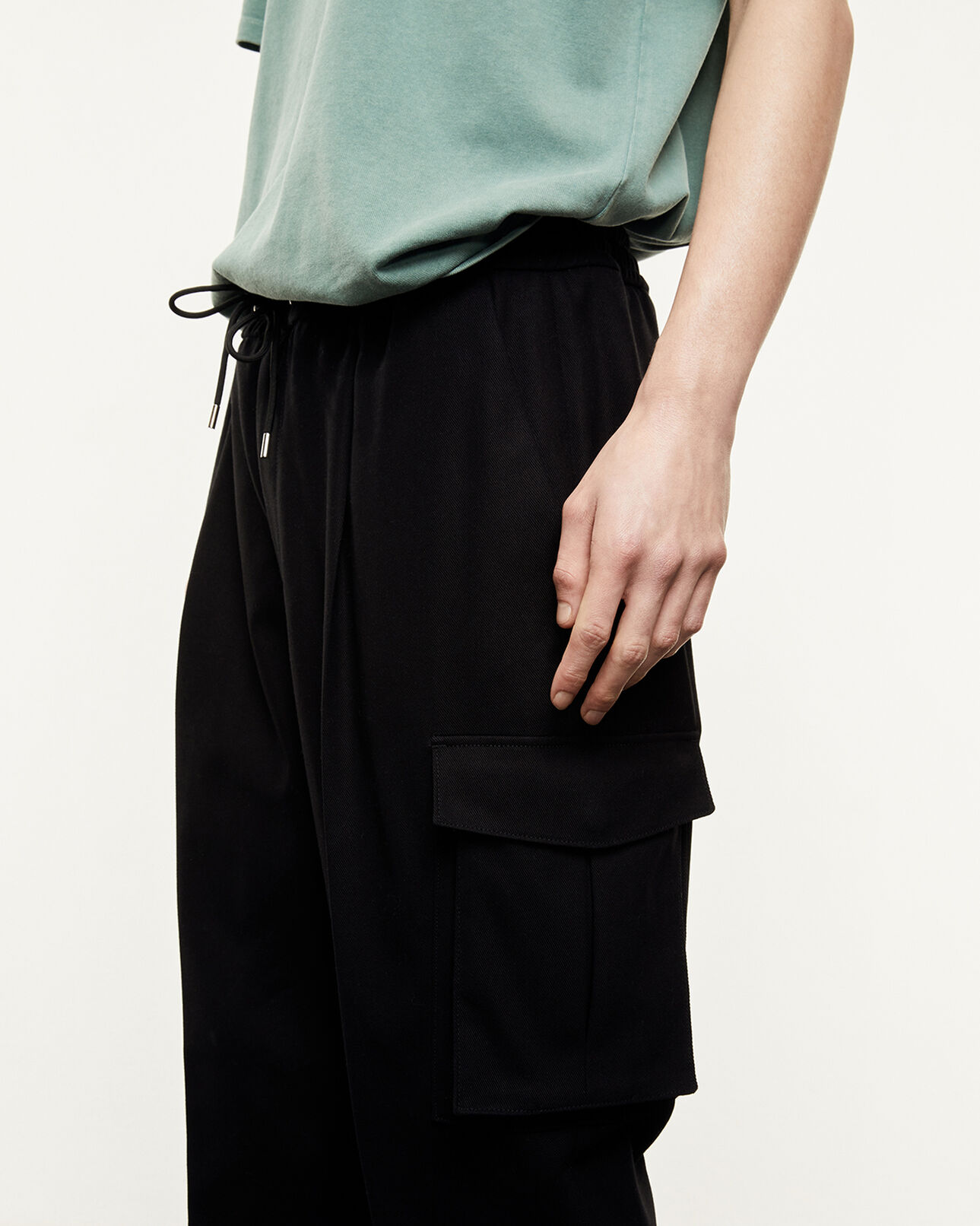 The Kooples HOMME BLACK pantalon droit coton noir à poches cargo
