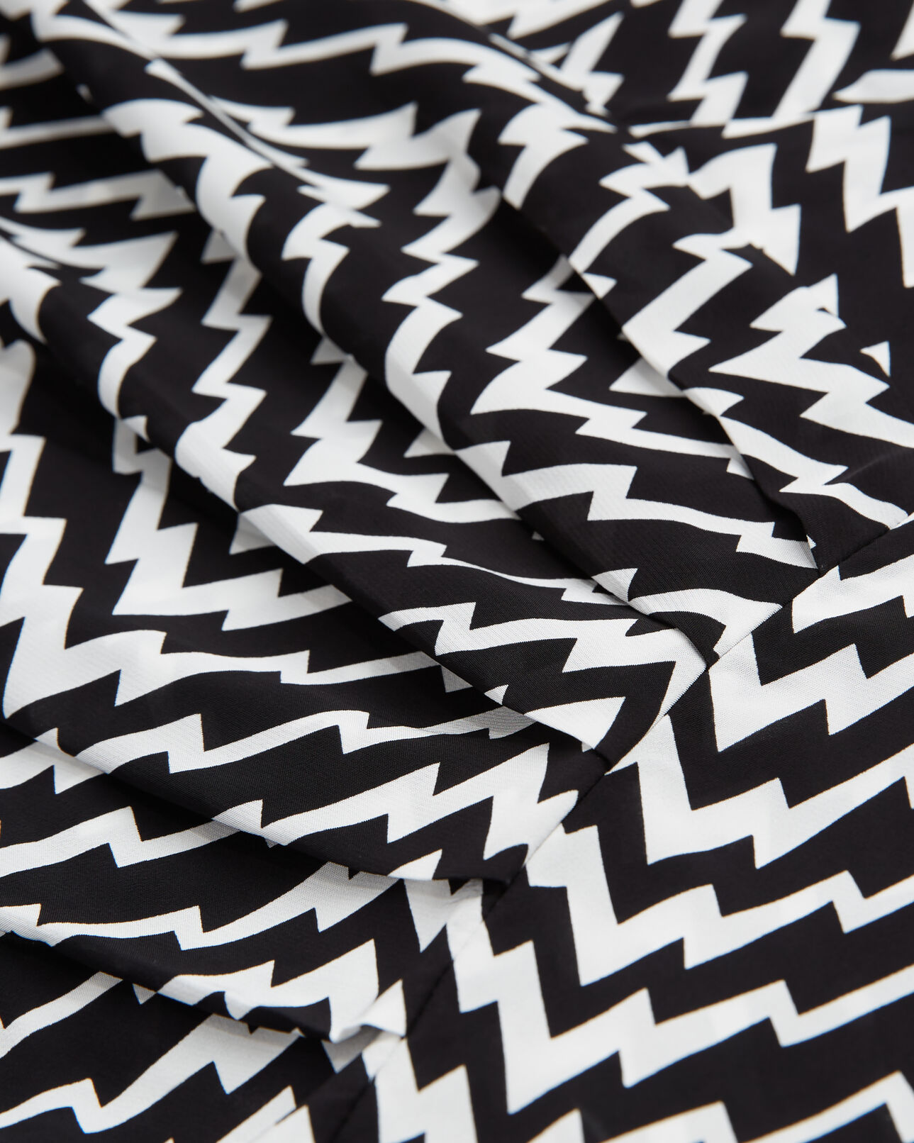 The Kooples FEMME BLACK WHITE robe courte imprimée zigzag noire et blanche