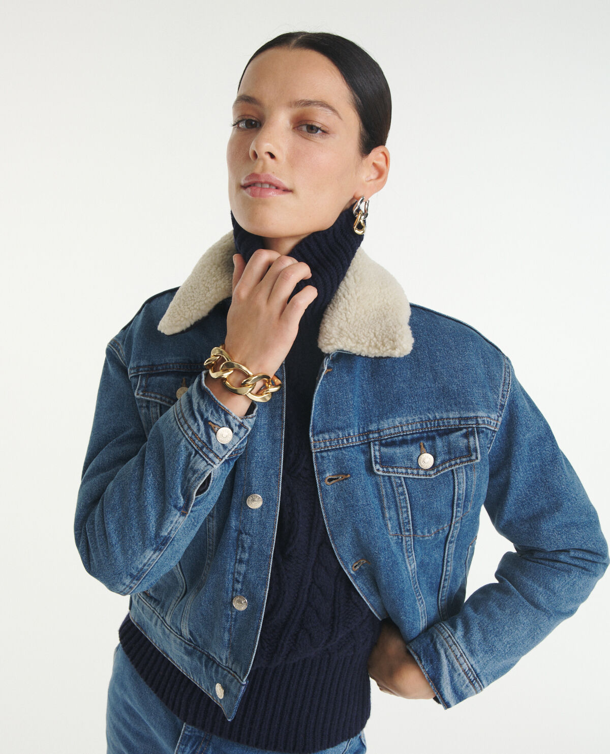 Blue jean jacket with lined collar