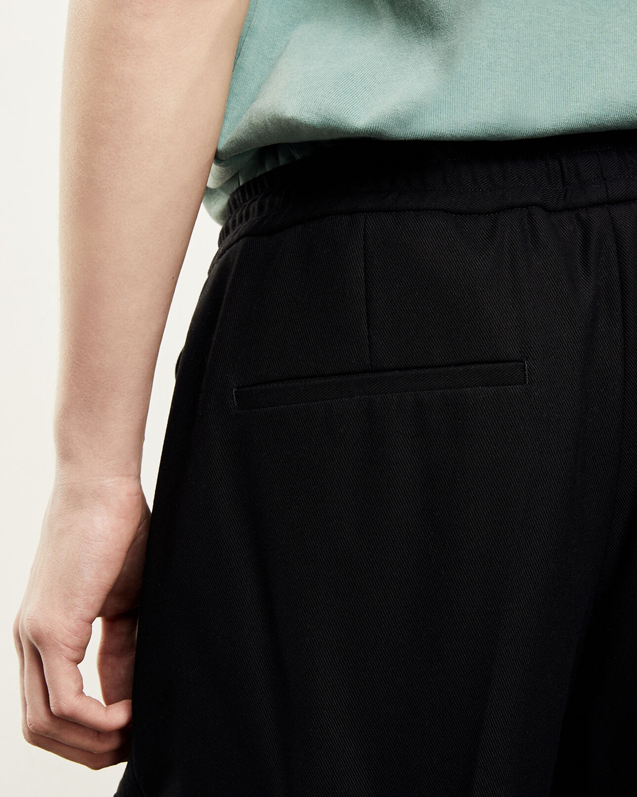 The Kooples HOMME BLACK pantalon droit coton noir à poches cargo