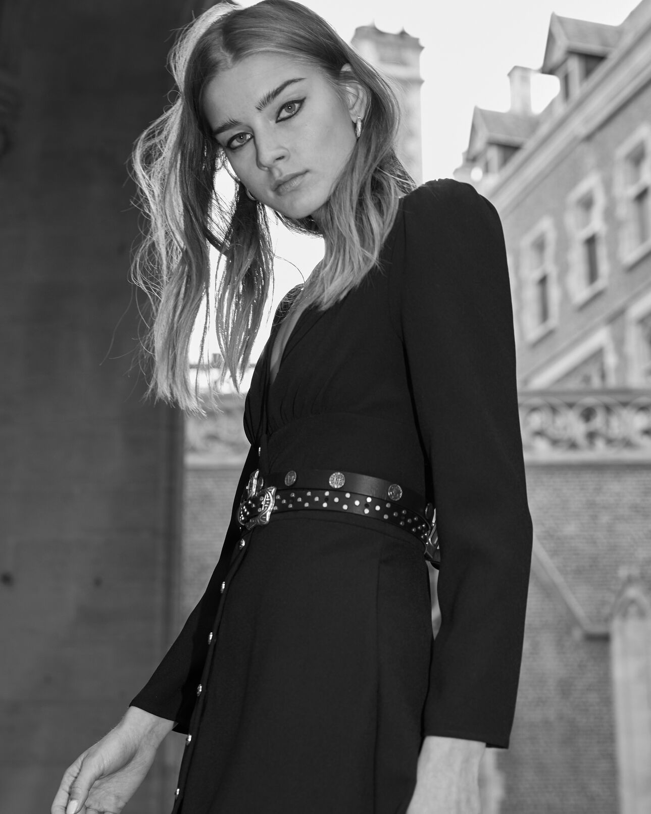 The Kooples DAMEN BLACK kurzes schwarzes kleid mit knöpfen aus krepp