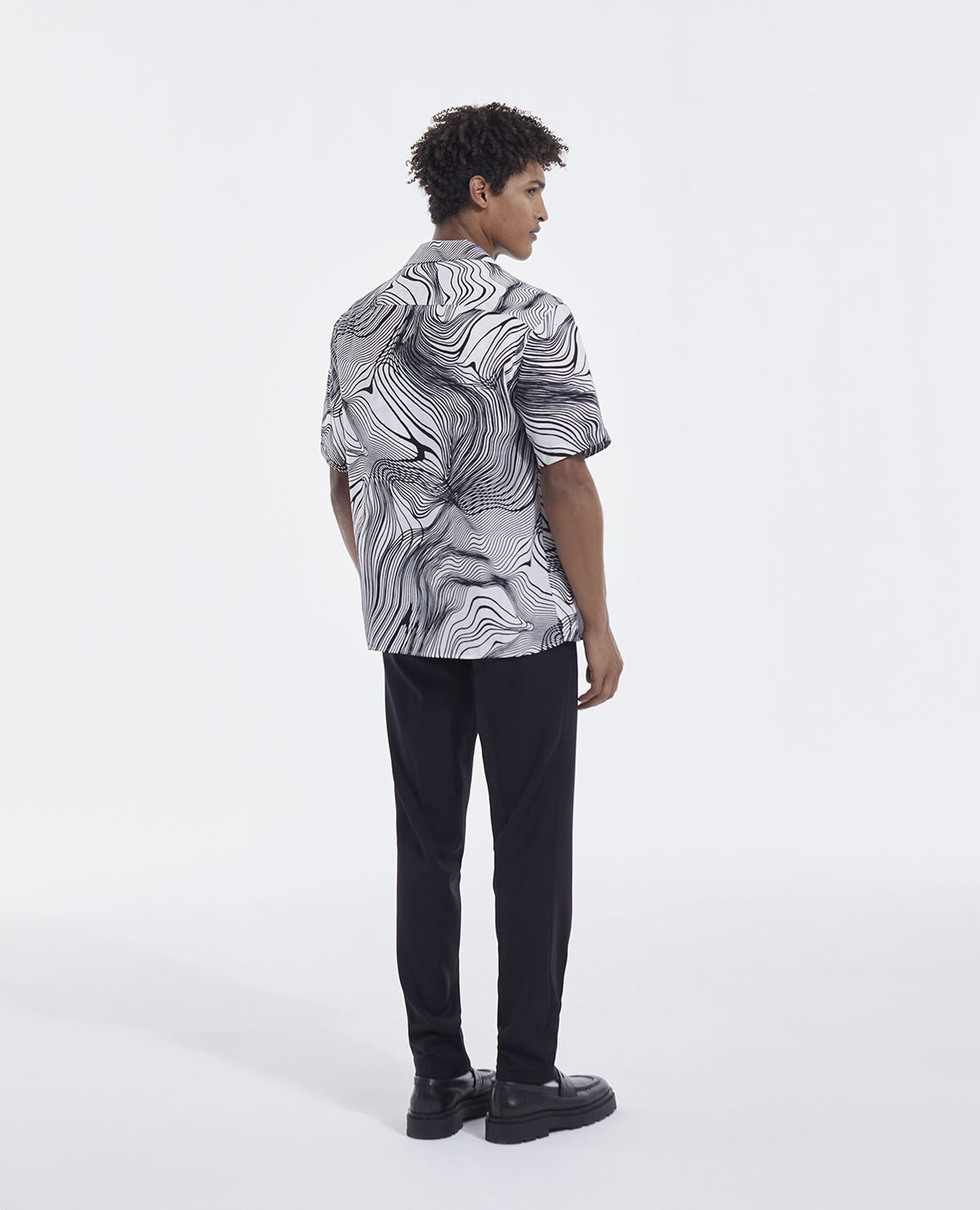 Camisa de cuello hawaiano bicolor con motivos, WHITE / BLACK, hi-res image number null