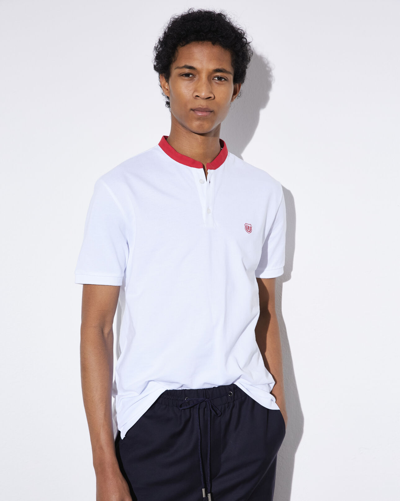 The Kooples HOMME WHITE polo blanc à encolure contrastée rouge