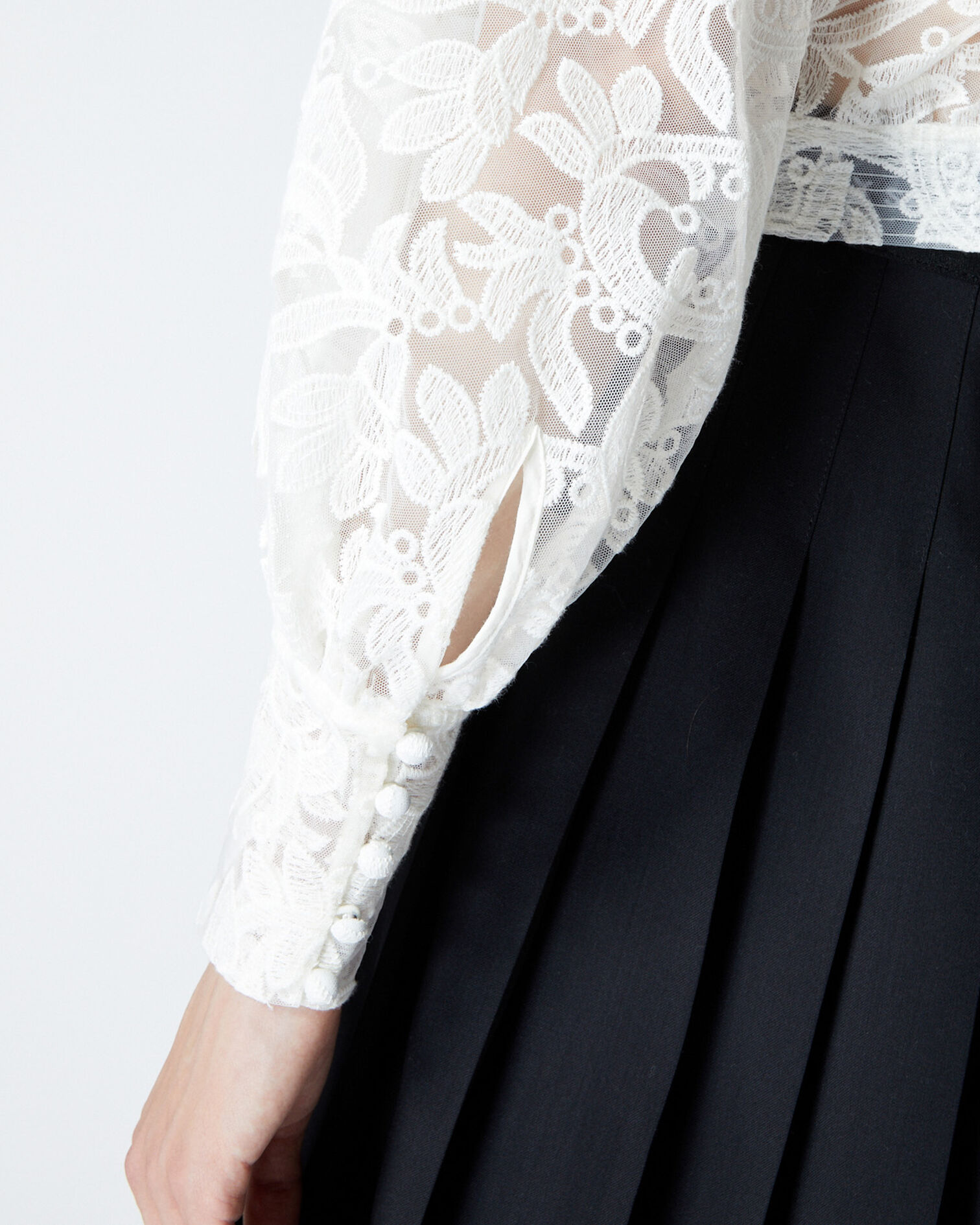 Ecrufarbenes Spitzentop mit Plastron-Detail, ECRU, hi-res image number null