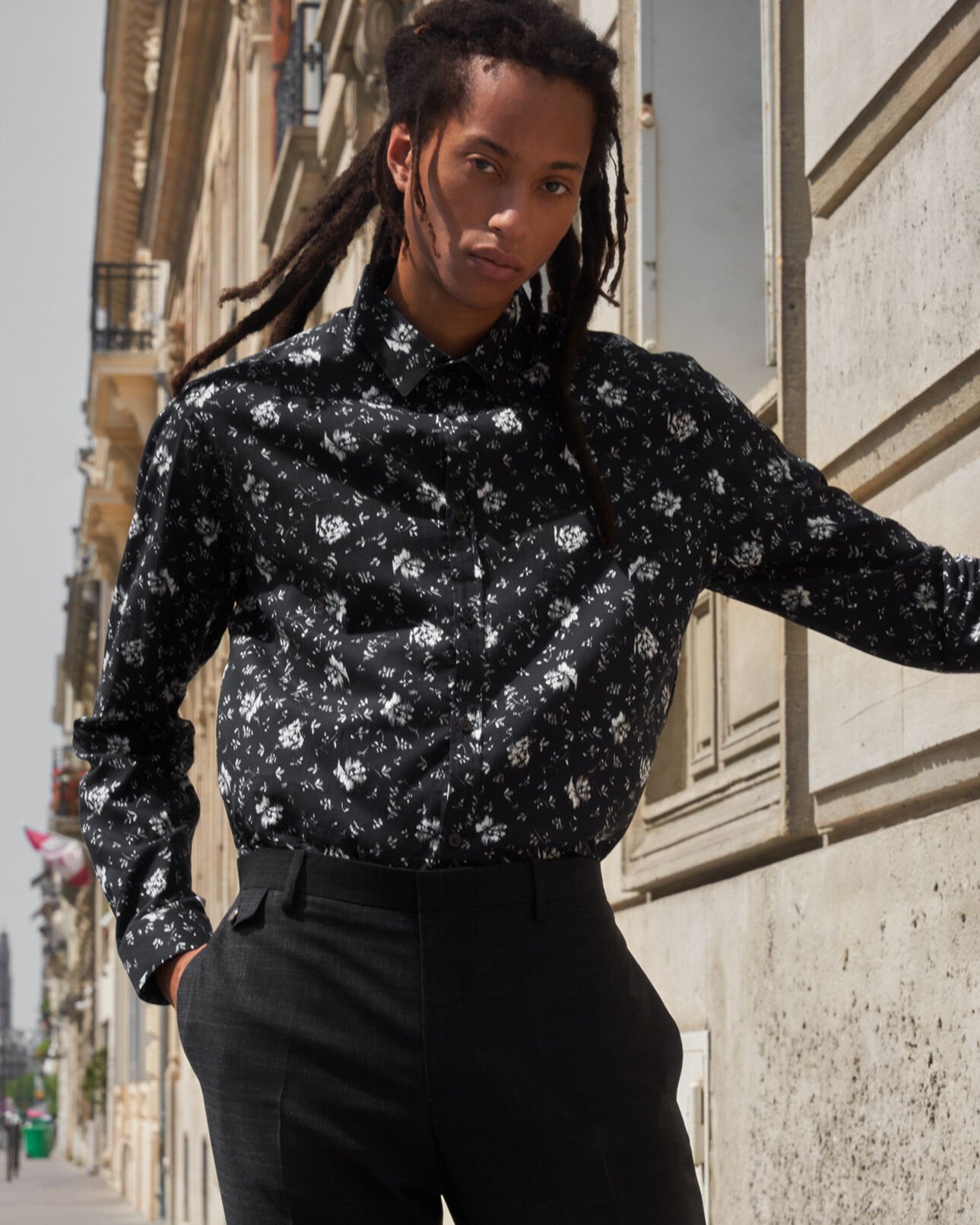 The Kooples HOMBRE BLACK WHITE camisa negra cuello clásico estampado flores