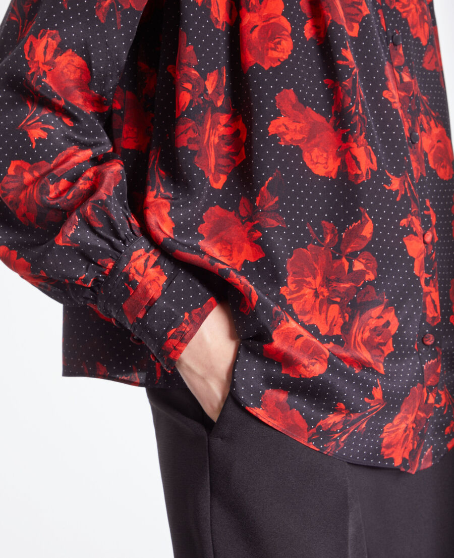 top aus seide mit print und plissierung