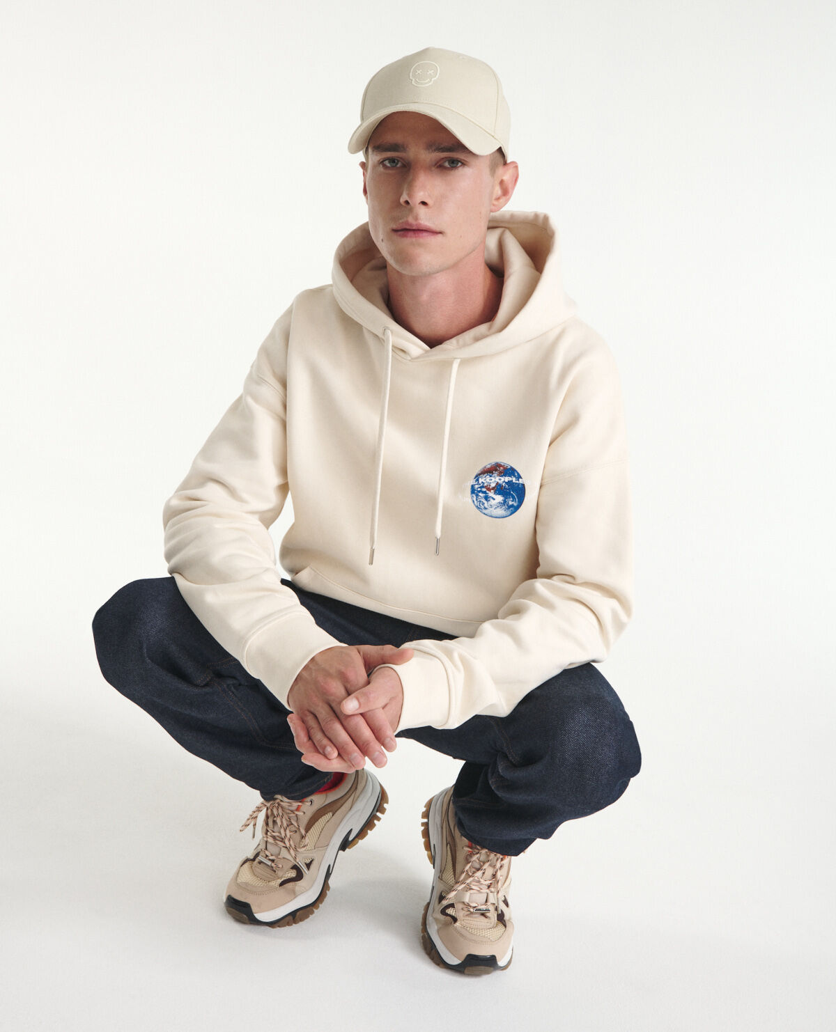 Hooded off white sweatshirt with planet motif