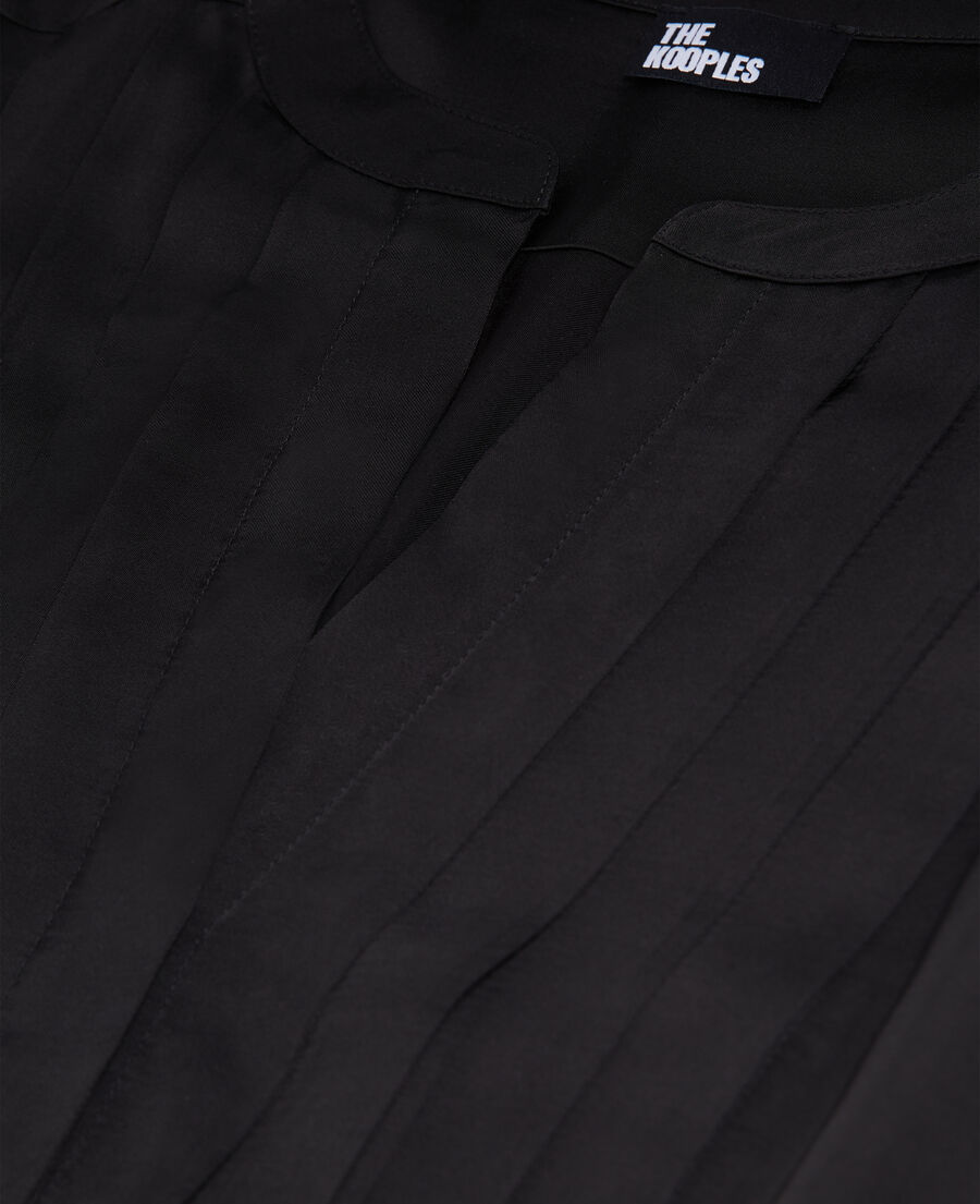 vestido corto negro plisado