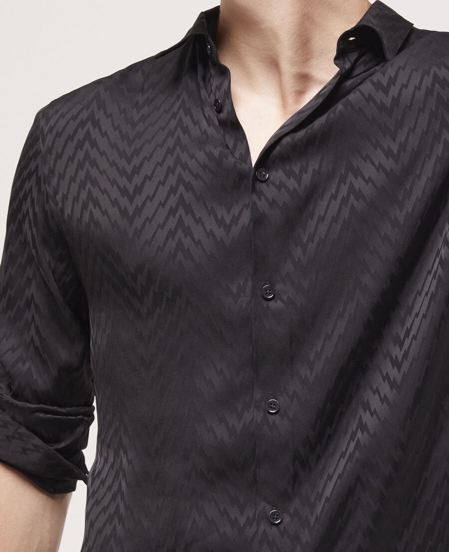 camisa jacquard negra con cuello clásico