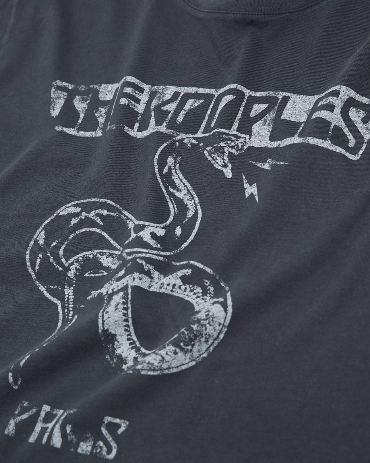 The Kooples FEMME BLACK WASHED t-shirt noir délavé coton motif serpent