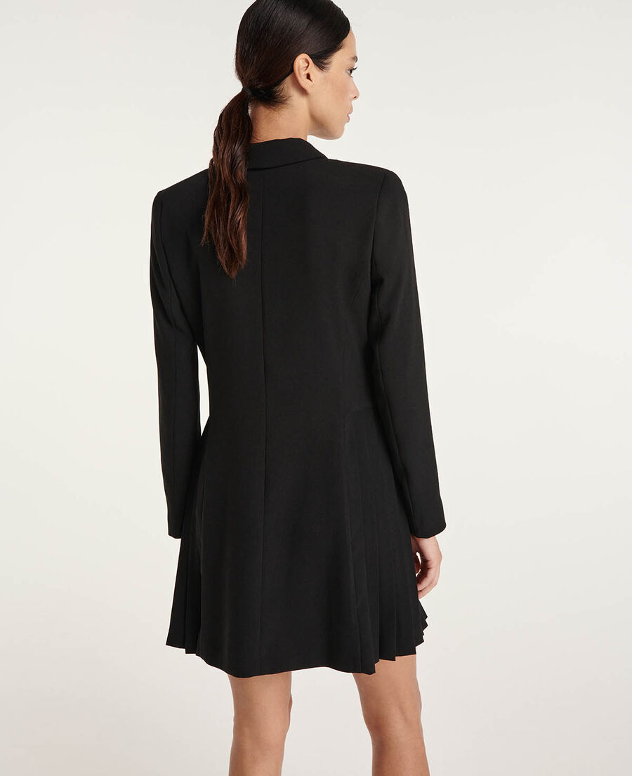 schwarze plissee-kleid im hemdstil