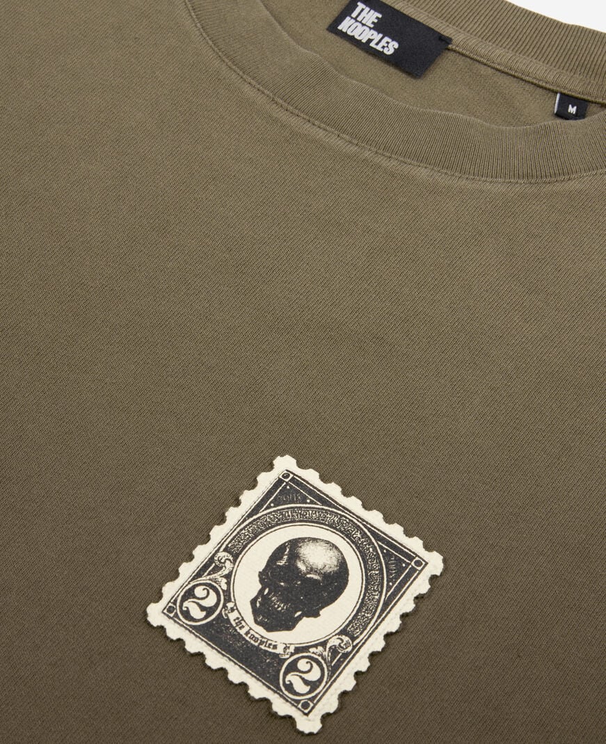 The Kooples HERREN DARK BROWN t-shirt mit khakifarbenen patches