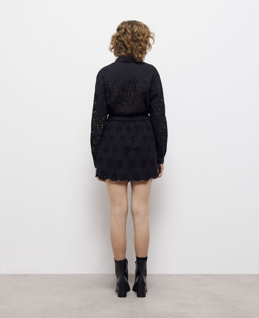 jupe courte noire en broderie anglaise
