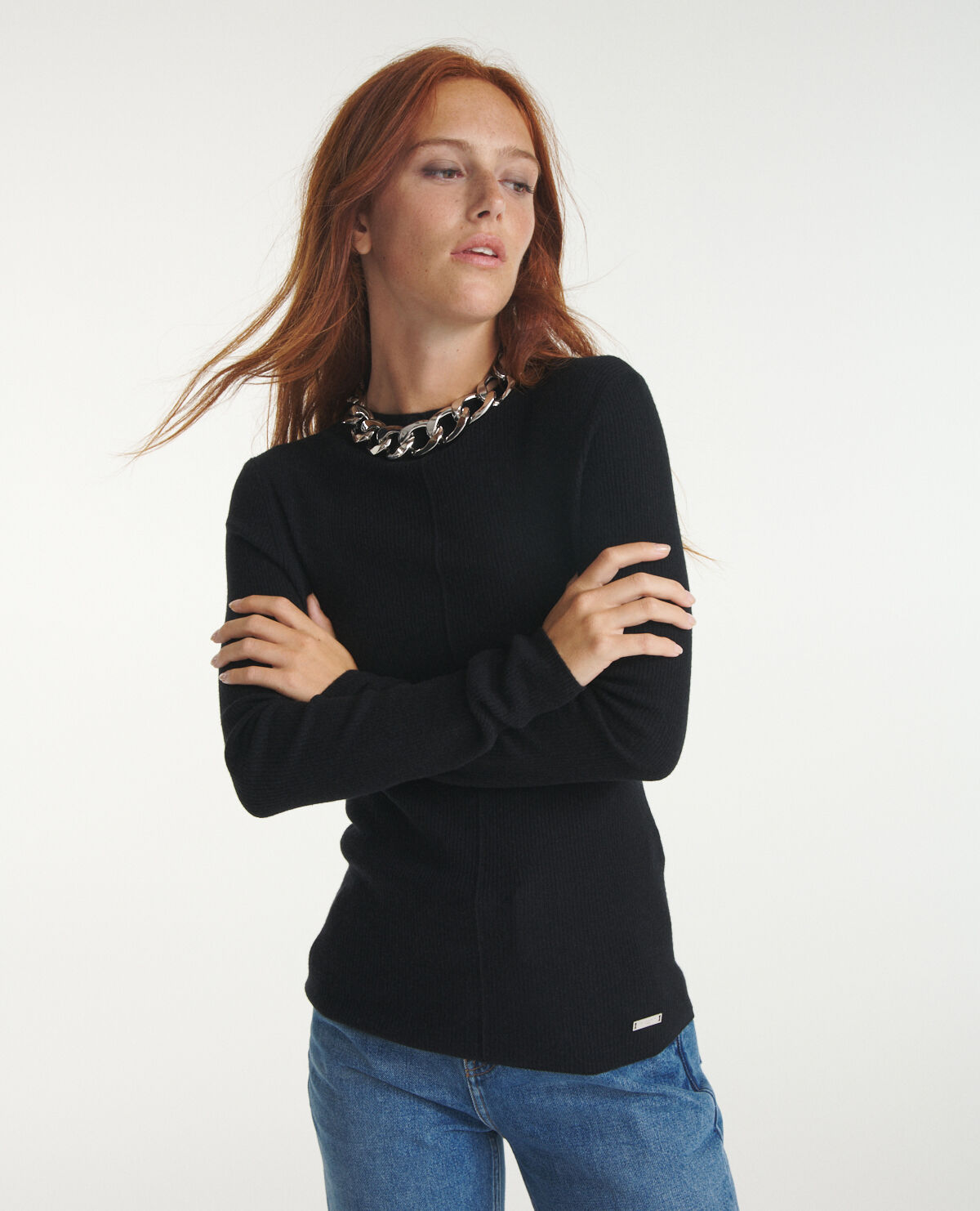 Fine fitted black wool cashmere sweater