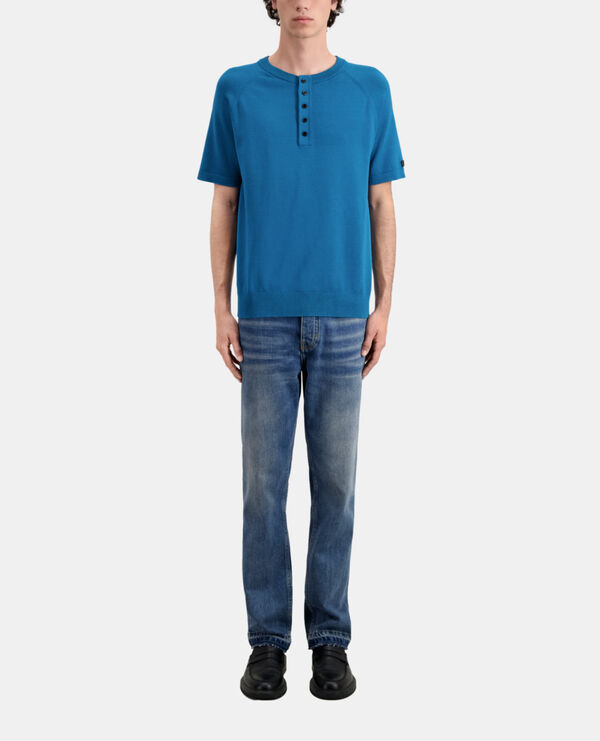 blue knit t-shirt