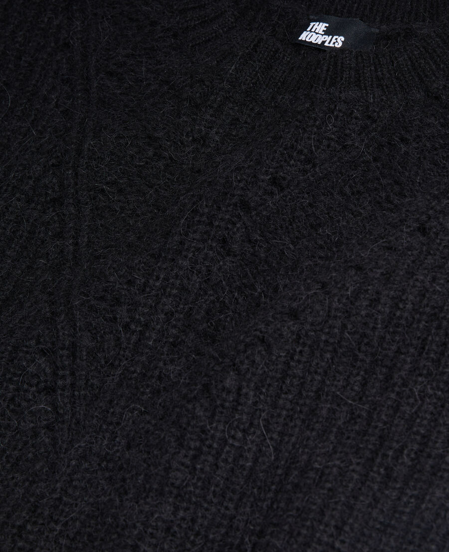 pull noir en laine mélangée
