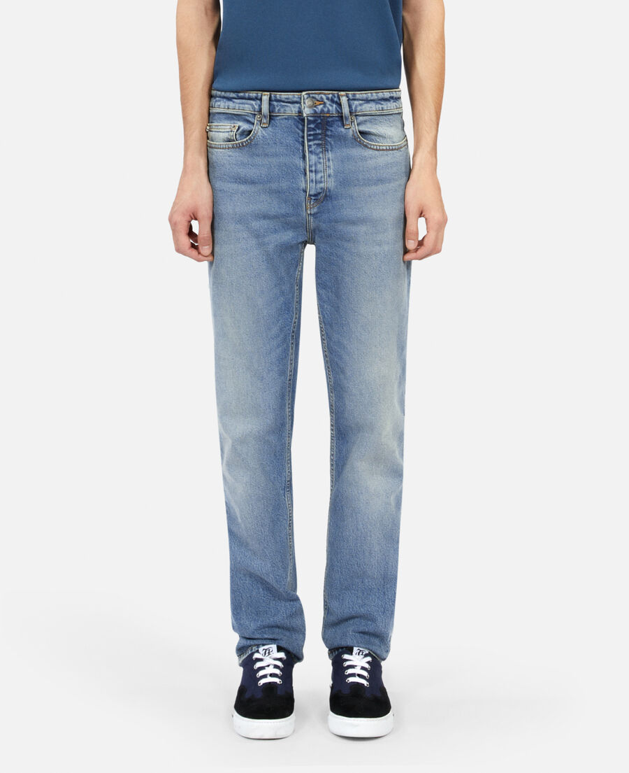 hellblaue jeans mit geradem bein